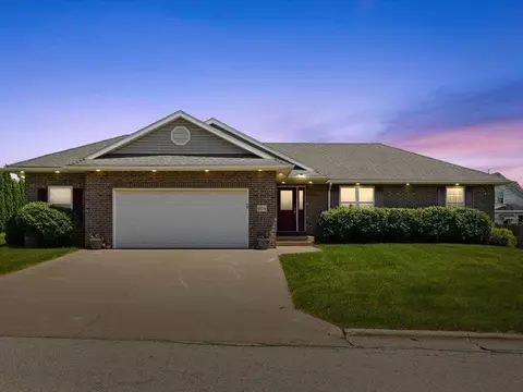 604 S Lincoln St, Cuba City, WI 53807