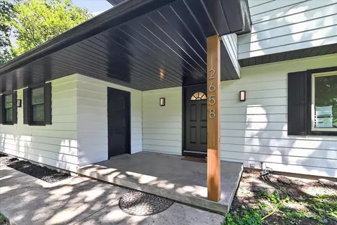 2658 Oak Crest Cir, Sun Prairie, WI 53590