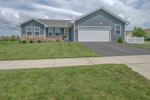 Exterior - 2215 Red Barn Ln, Beloit, WI 53511 photo 6 of 7