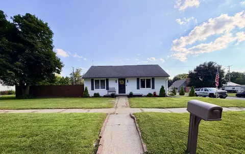 322 W Dewey St, Cassville, WI 53806