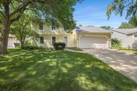 7830 W Oakbrook Cir, Madison, WI 53717