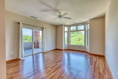 301 Harbour Town Dr #322, Madison, WI 53717
