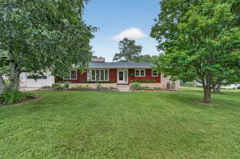 615 Village Dr, Belleville, WI 53508