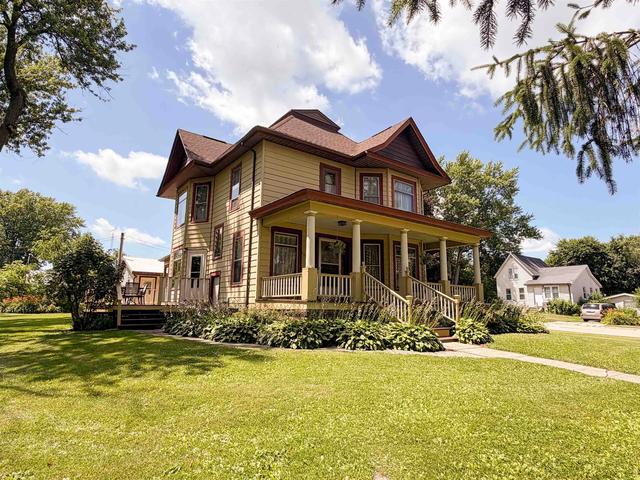 201 Mifflin St, Cobb, WI 53526
