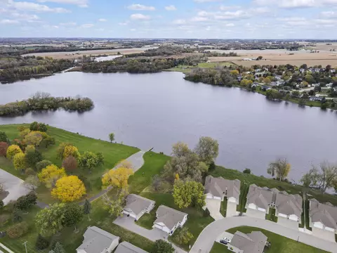 922-932 Waters Edge Ct, Marshall, WI 53559