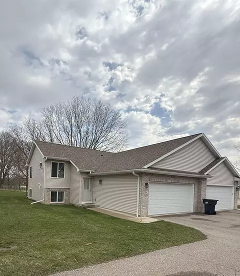 922-932 Waters Edge Ct, Marshall, WI 53559