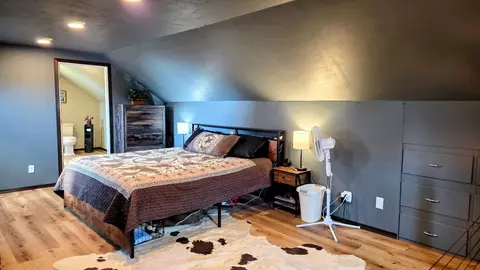Bedroom - n373 Us 51, Deforest, WI 53532 photo 2 of 2