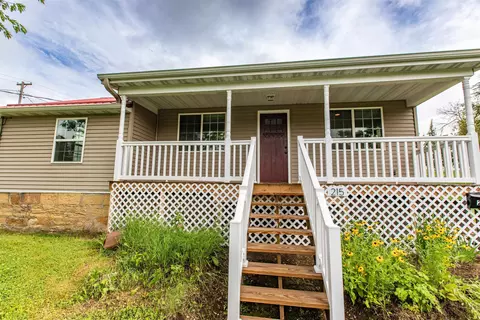 215 5th St, Mineral Point, WI 53565