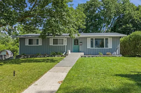 631 10th St, Baraboo, WI 53913