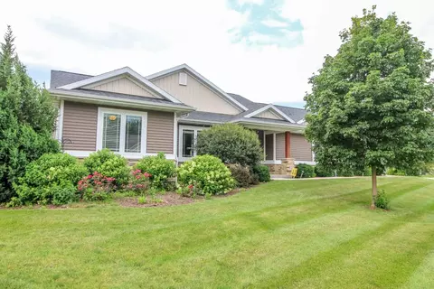 601 Wheatland Dr, Cambridge, WI 53523