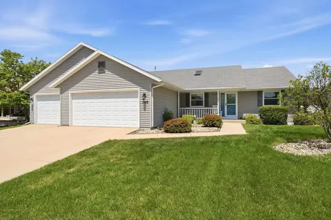 1532 Montclair Pl, Fort Atkinson, WI 53538
