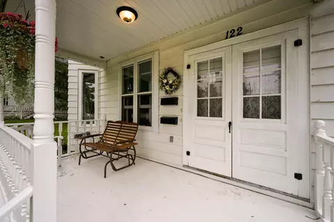 122 N 2nd St, Mount Horeb, WI 53572