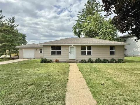 405 E Madison St, Cambridge, WI 53523