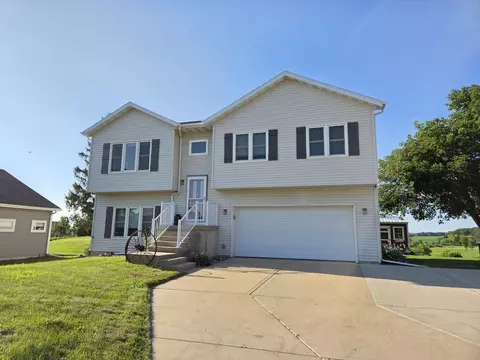 6738 Henry Rd, Belleville, WI 53508