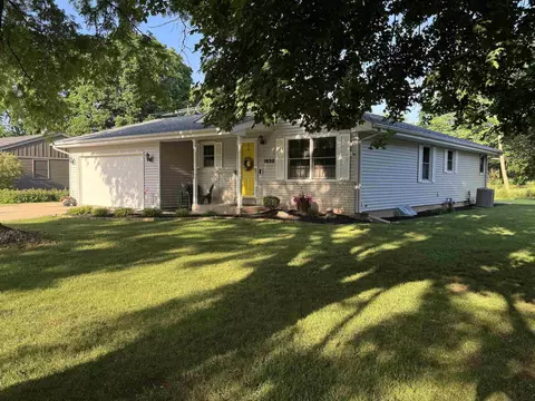 Exterior - 1938 Bootmaker Dr, Beloit, WI 53511 photo 2 of 7