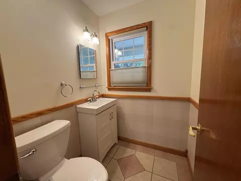 Bath - 1938 Bootmaker Dr, Beloit, WI 53511 photo 1 of 3
