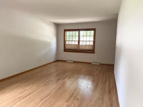 Living - 1938 Bootmaker Dr, Beloit, WI 53511 photo 3 of 4