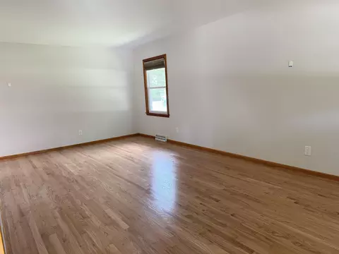 Living - 1938 Bootmaker Dr, Beloit, WI 53511 photo 2 of 4
