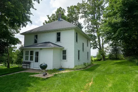 13338 Dobbs Rd, Darlington, WI 53530