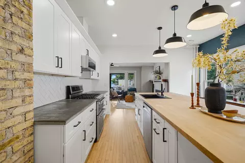 6931 Aetna Ct, Wauwatosa, WI 53213