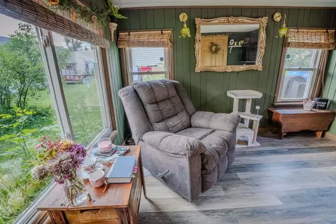 611 9th St, Baraboo, WI 53913