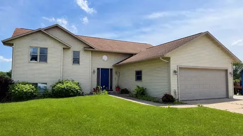 23 Jaz Cir, Reedsburg, WI 53959