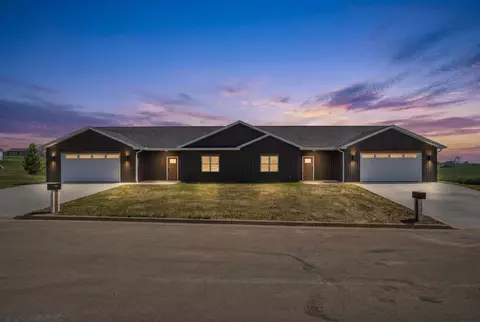 522 W Troy St, Cuba City, WI 53807