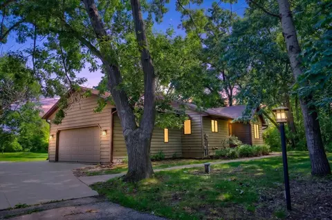 8062 Burr Oak Trl, Cross Plains, WI 53528