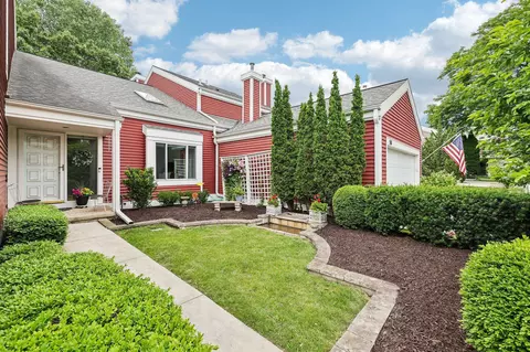 60 Oak Creek Trl, Madison, WI 53717