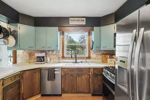 Kitchen - 1840 Vista Dr, Beloit, WI 53511 photo 4 of 5