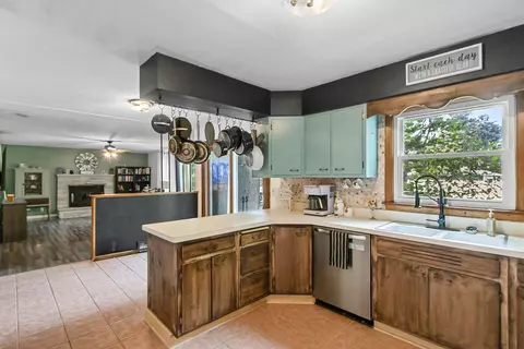Kitchen - 1840 Vista Dr, Beloit, WI 53511 photo 3 of 5