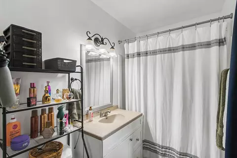 Bath - 1840 Vista Dr, Beloit, WI 53511 photo 2 of 3