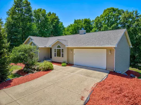 4729 Gaston Cir, Cottage Grove, WI 53527