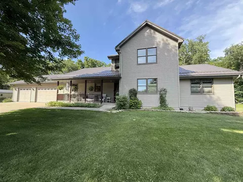 5352 N River Rd, Janesville, WI 53545