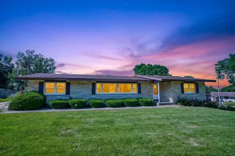 621 W Division St, Dodgeville, WI 53533