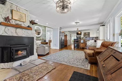 Living - n4185 Prairie Road, Ripon, WI 54971 photo 2 of 7