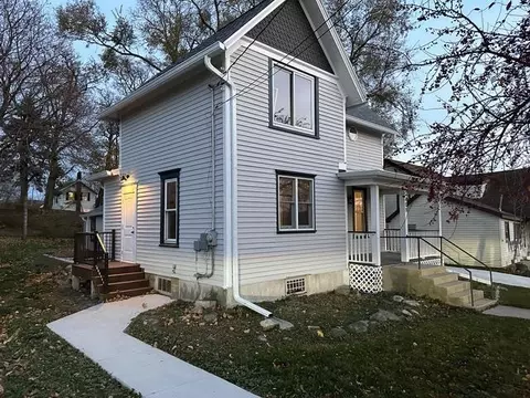 409 S 4th St, Stoughton, WI 53589