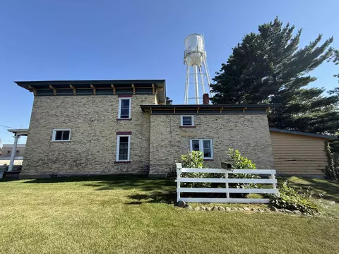 Exterior - 1009 W 3rd Ave, Brodhead, WI 53520 photo 4 of 9