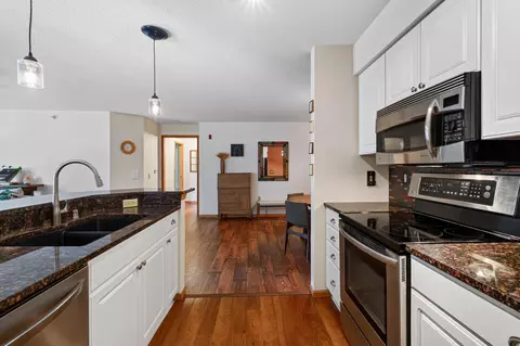 8530 Greenway Blvd #307, Middleton, WI 53562