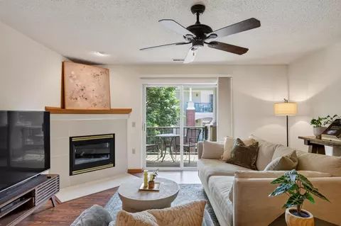 8530 Greenway Blvd #307, Middleton, WI 53562