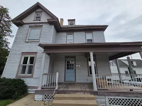109 W Howard St, Portage, WI 53901