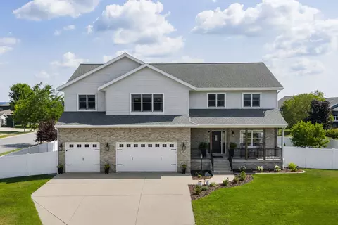 2001 Fullerton Dr, Prairie Du Sac, WI 53578