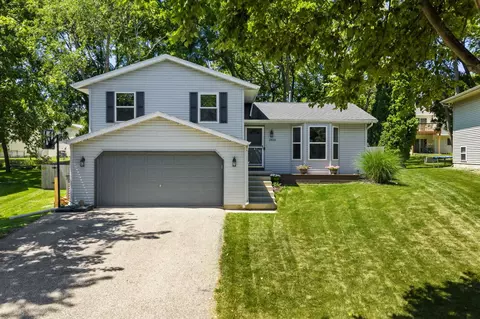 2836 Warner Ln, Madison, WI 53713