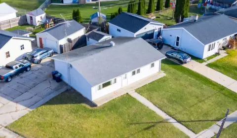 2110 W Memorial Dr, Janesville, WI 53548