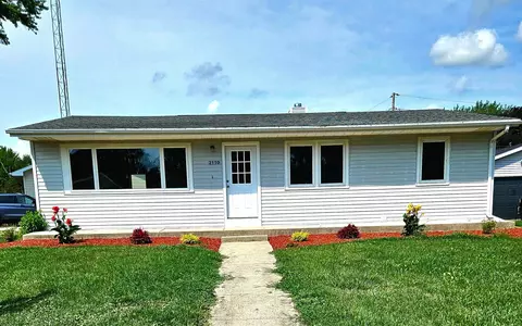 2110 W Memorial Dr, Janesville, WI 53548