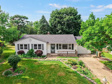 9 Fremont Cir, Madison, WI 53704
