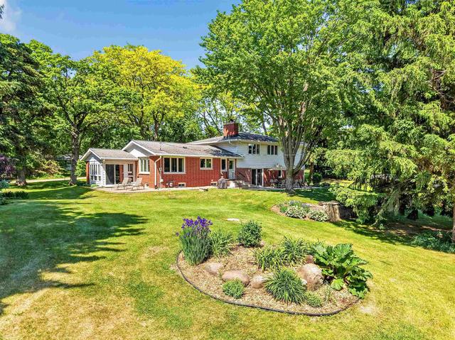 5567 Shamrock Ln, Fitchburg, WI 53711