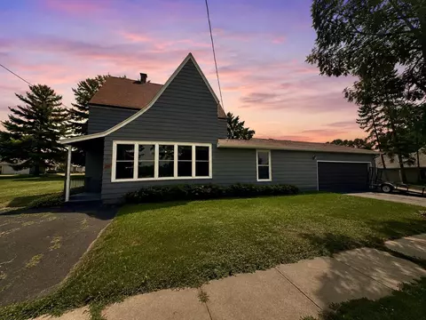 204 Academy St, Fox Lake, WI 53933