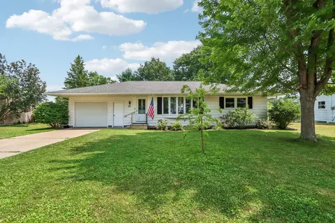 60 6th St, Prairie Du Sac, WI 53578