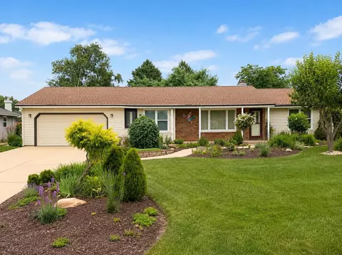 978 Nantucket Dr, Janesville, WI 53546